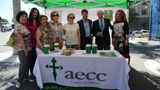 Imagen de El Cabildo entrega el donativo anual a la Asociación Española contra el Cáncer