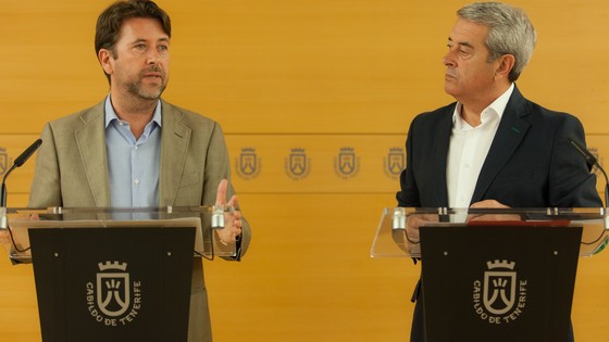 Imagen de Coalición Canaria-PNC y PSOE firman un pacto con el compromiso de mejorar la vida de las personas de la Isla
