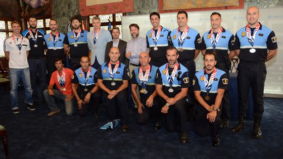 Imagen de El Cabildo distingue a los policías y bomberos que obtuvieron éxitos en los XVI Juegos Mundiales