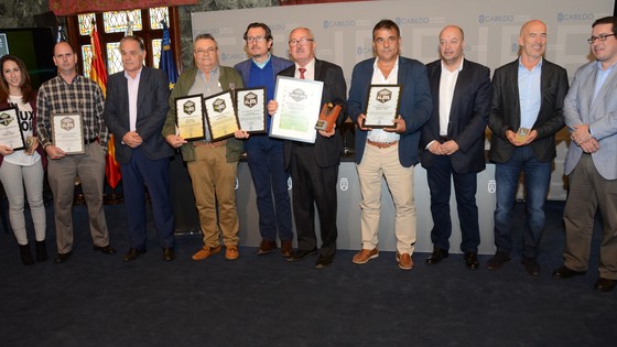 Imagen de El Cabildo entrega los premios a los  ganadores del concurso de aceite de oliva virgen extra