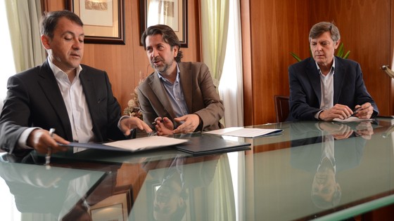 Imagen de El Cabildo y el Ayuntamiento de Santa Cruz firman el convenio para el proyecto enlace Puerto-Ciudad