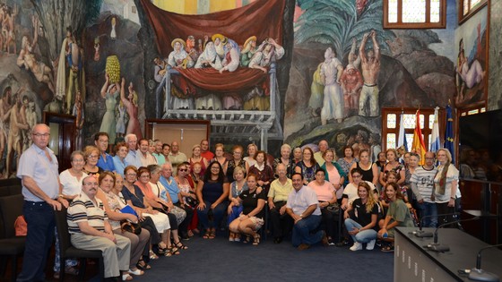 Imagen de Más de 50 mayores de Santiago del Teide visitan el Cabildo gracias al programa Ansina