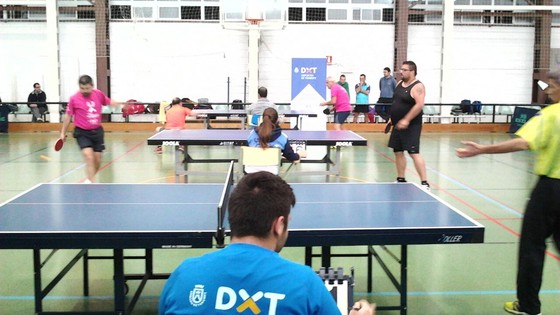 Imagen de La modalidad de tenis de mesa de los I Juegos Máster Cabildo reúne a una treintena de jugadores en su debut