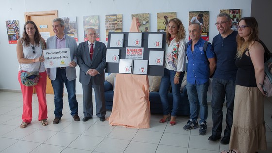 Imagen de El Cabildo difunde una exposición de Cáritas para sensibilizar sobre el hambre en el mundo