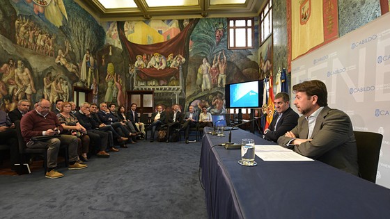 Imagen de El presidente del Gobierno expone a Cabildo de Tenerife y municipios los objetivos del Fondo financiado el IGTE