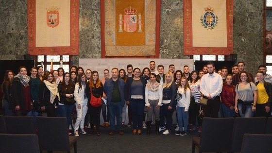Imagen de El Cabildo recibe la visita de unos 40 estudiantes del IES La Orotava