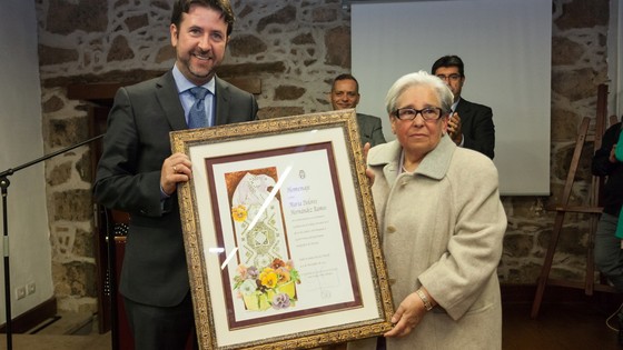 Imagen de El Cabildo rinde homenaje a la caladora María Dolores Hernández en el Día de la Artesanía