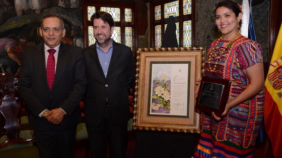 Imagen de El Cabildo entrega el Premio Tenerife al Fomento y la Investigación de la Artesanía de España y América 2014 a la mexicana Ana Celia Martínez