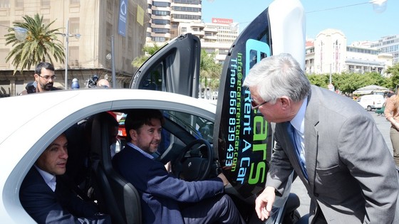 Imagen de El Cabildo apoya el uso turístico del coche  eléctrico para enriquecer la oferta complementaria